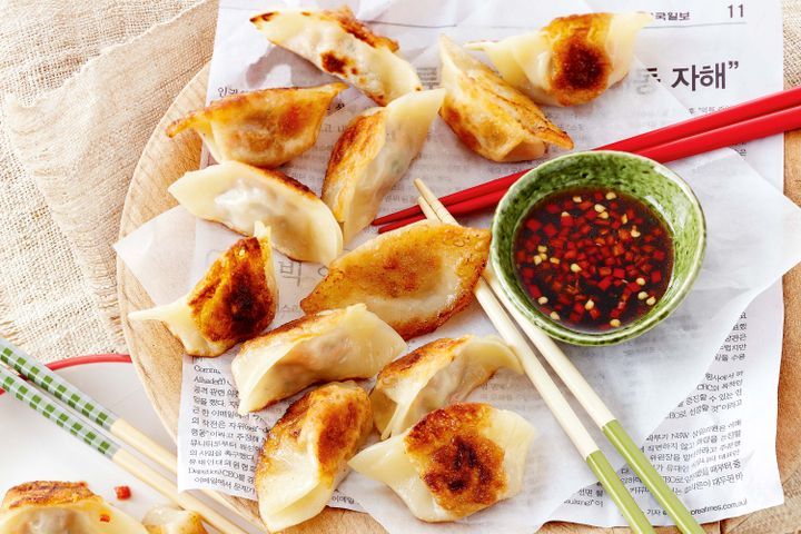 fried-beef-and-vegetable-dumplings-mandu-100880-1